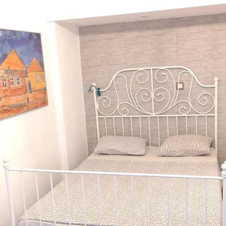- Sleeps 5 - Parking - Balcony