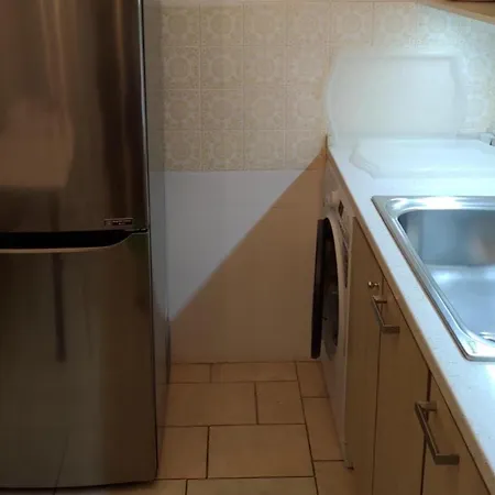 - Sleeps 5 - Parking - Balcony *