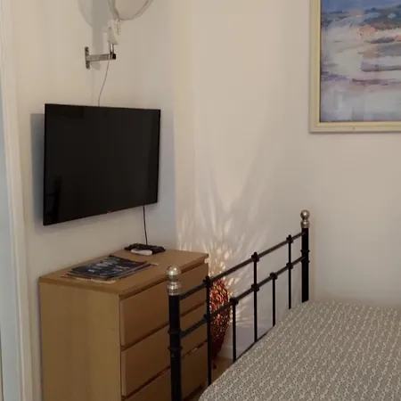 - Sleeps 5 - Parking - Balcony