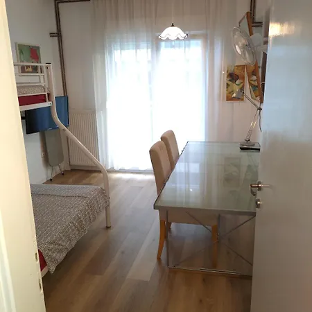 - Sleeps 5 - Parking - Balcony