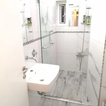 - Sleeps 5 - Parking - Balcony Daire Selanik
