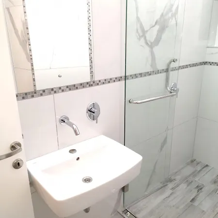 - Sleeps 5 - Parking - Balcony Selanik