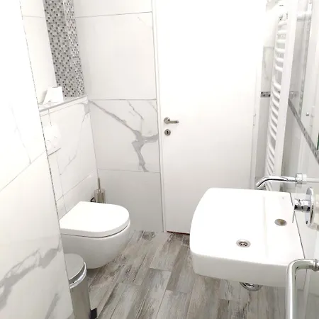 - Sleeps 5 - Parking - Balcony Daire